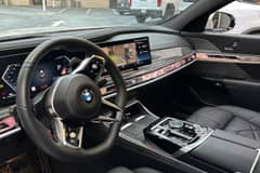BMW 7 Series photo 3