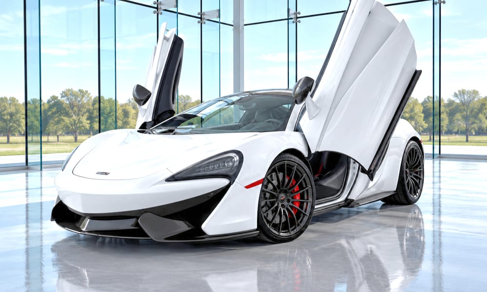 McLaren 570S, white