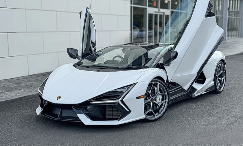 Lamborghini Revuelto