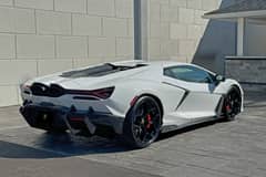 Lamborghini Revuelto photo 5
