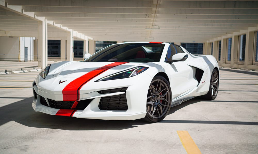 Chevrolet Corvette Z06, white and red, for rent in Miami