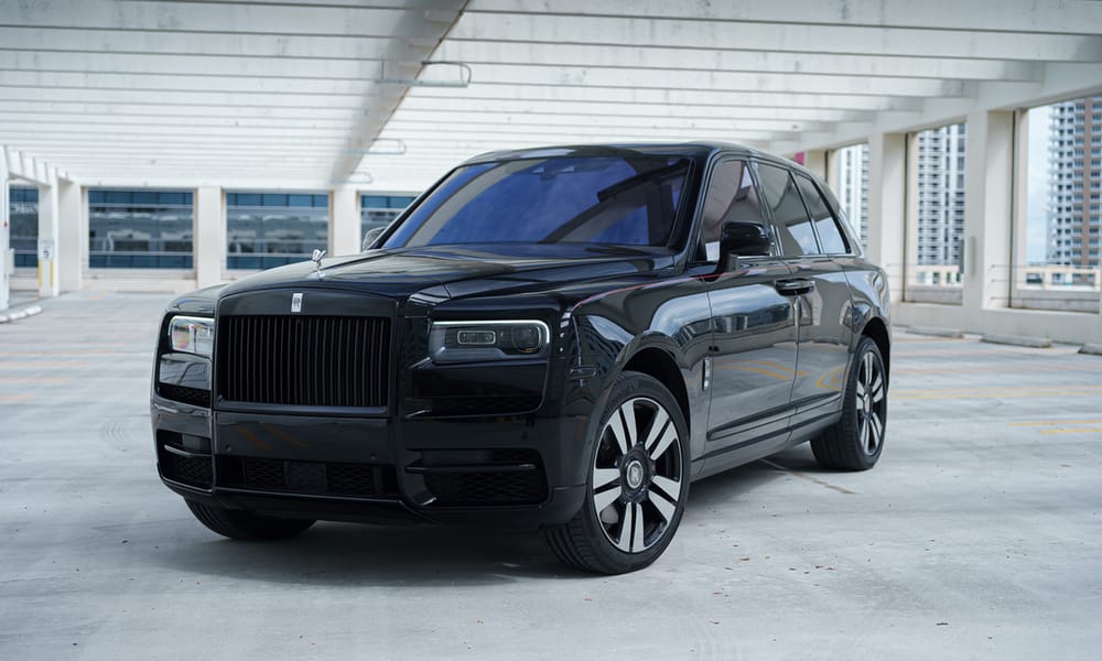Rolls-Royce Cullinan, black, white interior, for rent in Miami